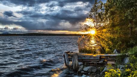 Serene Sunset by the Waterside wallpaper