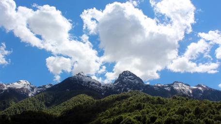 Majestic Mountains Under a Beautiful Sky wallpaper