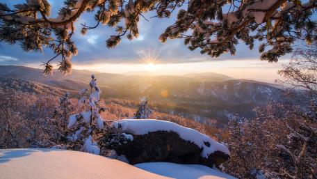 Majestic Winter Sunrise Over Snow-Capped Mountains wallpaper