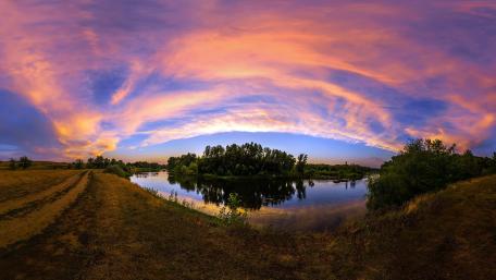 Serene Sunset Over Calm Waters wallpaper