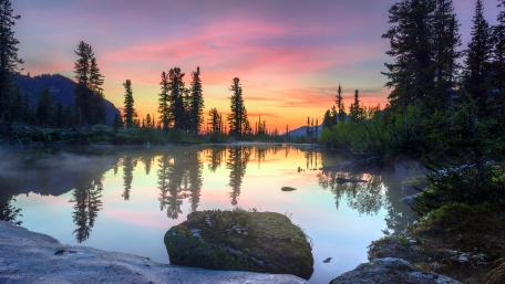 Serene Sunset Reflections in a Tranquil Lake wallpaper