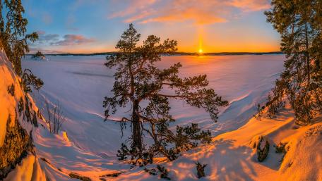 Winter Sunset Over Frozen Lake wallpaper