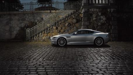Sleek Silver Sports Car on Cobblestone Driveway wallpaper