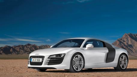 Sleek Audi R8 in Majestic Desert Landscape wallpaper