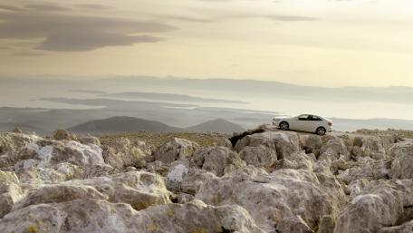 Serene Mountain Drive with Stunning Views wallpaper