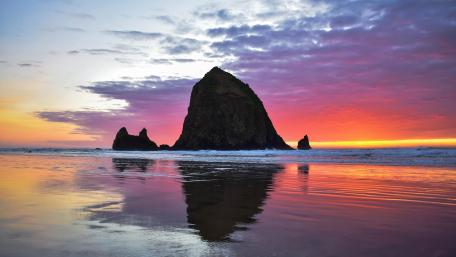 Haystack Rock, Yaquina Head Outstanding Natural Area wallpaper