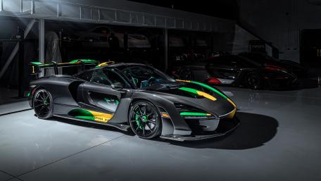 Sleek McLaren Senna in Dynamic Display wallpaper