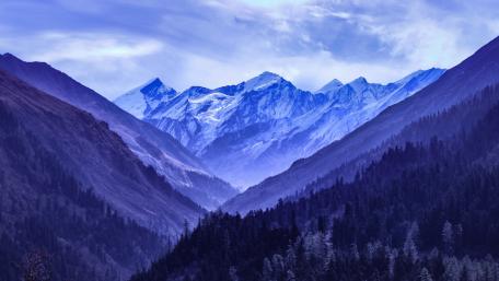 Majestic Mountain Serenity in Blue Shades wallpaper