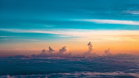Serene Cloudscape Above the Horizon wallpaper