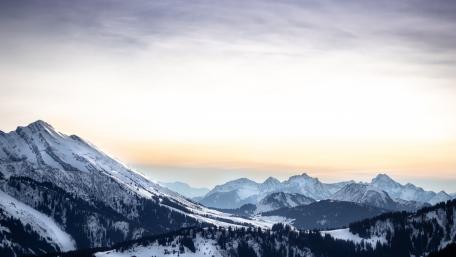 Majestic Snow-Capped Mountains at Dusk wallpaper