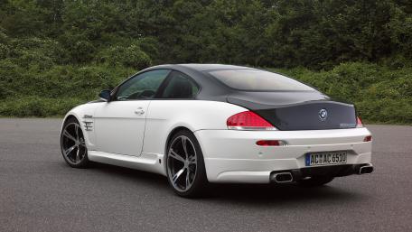 Sleek and Powerful Modern Sports Car Wallpaper wallpaper