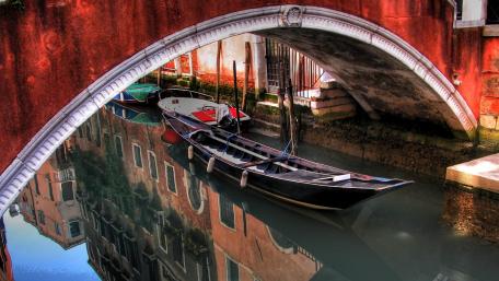 Venetian Charm Reflected in Still Waters wallpaper