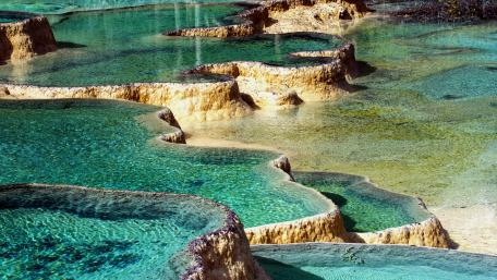 Serene Cascades of Thermal Pools wallpaper