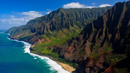 Majestic Mountain Coastline in Hawaii wallpaper