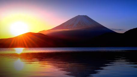 Majestic Mountain Reflection at Sunrise wallpaper