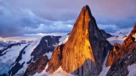 Majestic Mountain Peaks Bathed in Golden Light wallpaper