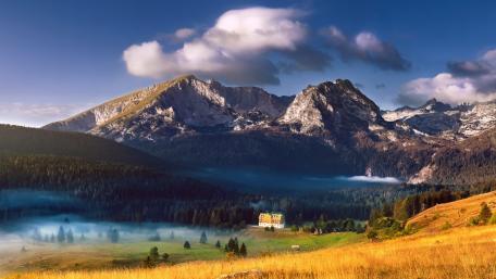 Majestic Mountain Landscape at Dawn wallpaper