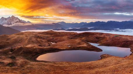 Majestic Mountain Sunset Over Tranquil Lakes wallpaper