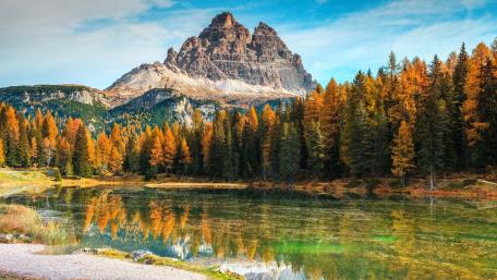 Majestic Autumn Reflections in a Serene Landscape wallpaper