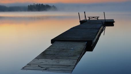 Serene Lakeside Dawn Viewpoint wallpaper