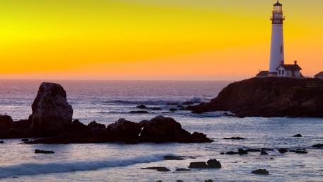 Tranquil Sunset at the Lighthouse wallpaper