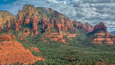 Majestic Red Rock Landscape in Sedona Arizona wallpaper