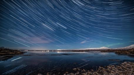 A Stunning Night Sky in Motion wallpaper