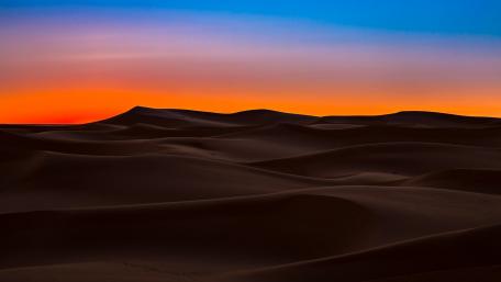 Desert Dunes at Dusk Creating a Serene Landscape wallpaper