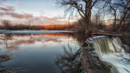 Tranquil Waters at Dusk wallpaper