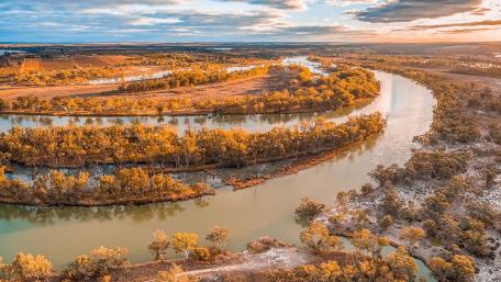 Serene River Curves in Autumn Glow wallpaper