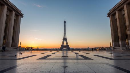 Parisian Sunrise Over the Eiffel Tower wallpaper