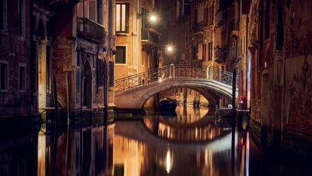 Serene Night in a Venetian Canal wallpaper