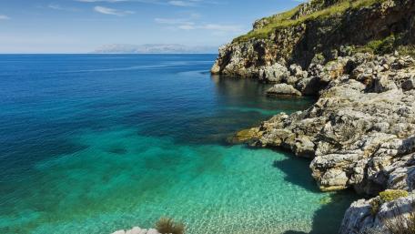 Tranquil Coastal Escape wallpaper