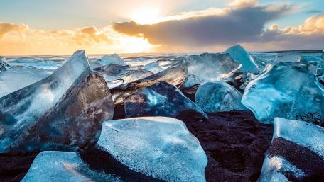 Glacial Beauty at Dawn wallpaper