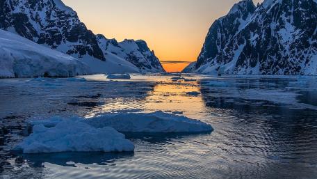 Serene Glacial Sunset Over Icy Waters wallpaper