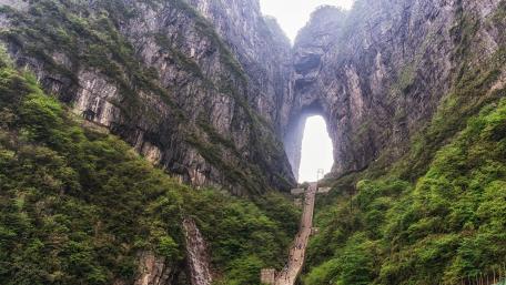 Majestic Gateway of Nature's Splendor wallpaper