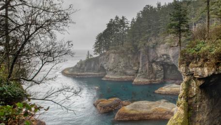 Serene Coastal Landscape Under Cloudy Skies wallpaper