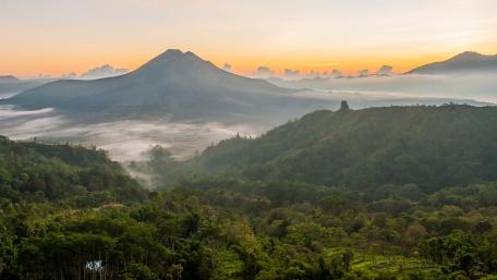 Majestic Sunrise Over Misty Mountains wallpaper