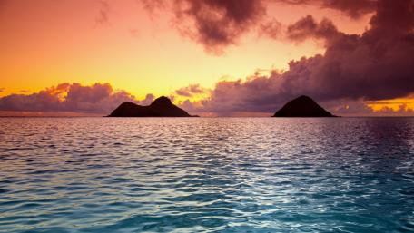 Serene Sunset Over Tranquil Waters wallpaper
