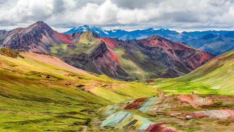 Vibrant Mountain Landscape Capturing Nature's Beauty wallpaper