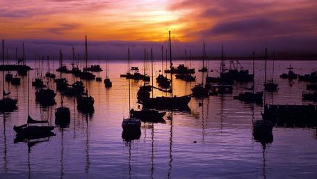 Tranquil Twilight on the Water wallpaper
