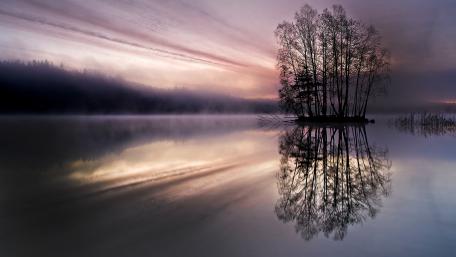 Serene Twilight Reflections in Nature's Embrace wallpaper