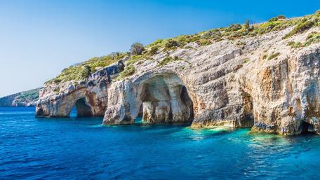 Serene Coastal Arches Among Crystal Waters wallpaper
