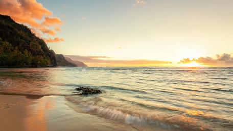 Serene Sunset Over Tranquil Waters wallpaper