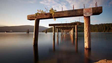 Serene Reflections of an Abandoned Pier wallpaper