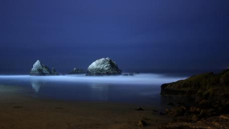 Serene Night by the Ocean Shore wallpaper