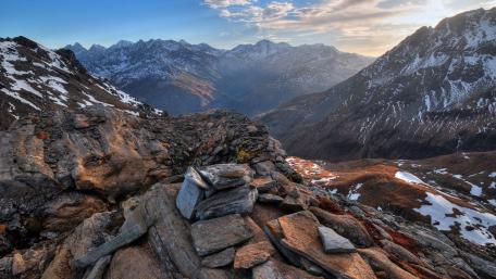 Majestic Mountain Landscape at Dusk wallpaper