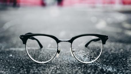 glasses in the street wallpaper