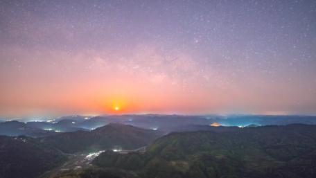 Majestic Dawn Over Serene Mountains wallpaper