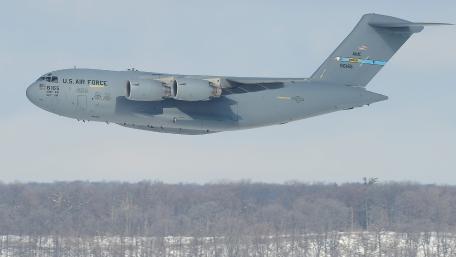 Majestic Flight of the C-17 Globemaster III wallpaper